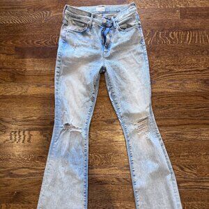 MOTHER Weekender Fray Jeans Size 26 Light Wash "Action Shot"